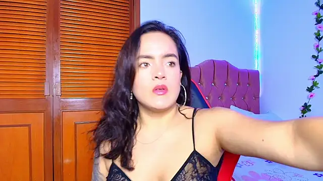 Snapshot of sara_santana__ chatting on December 17, 11:33 pm sara santana online show from December 17, 11:33 pm