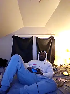 Snapshot of iLOVETRAY96 chatting on December 16, 5:23 am iLOVETRAY96 online show from December 16, 5:23 am