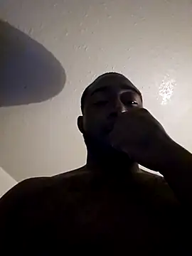 Snapshot of iLOVETRAY96 chatting on December 17, 5:46 am iLOVETRAY96 online show from December 17, 5:46 am