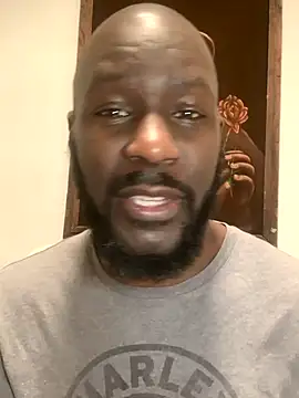 Snapshot of goldenshower2451 chatting on December 16, 1:32 am goldenshower2451 online show from December 16, 1:32 am