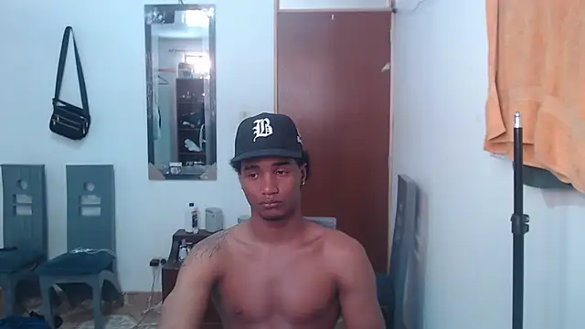 Snapshot of Dani_browx chatting on December 15, 3:38 pm Dani browx online show from December 15, 3:38 pm