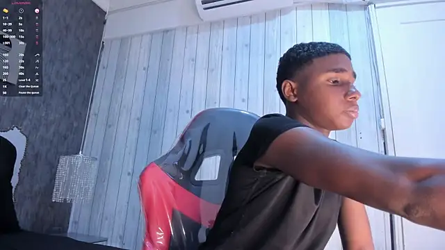 Snapshot of teylor_lovee chatting on January 6, 8:34 pm teylor lovee online show from January 6, 8:34 pm