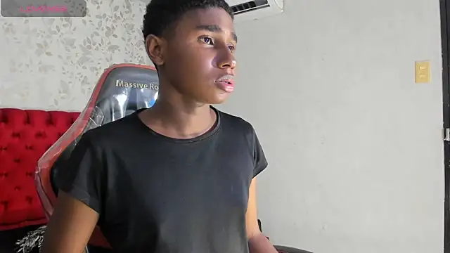 Snapshot of teylor_lovee chatting on January 16, 8:24 pm teylor lovee online show from January 16, 8:24 pm