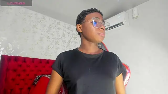 Snapshot of teylor_lovee chatting on February 11, 8:36 pm teylor lovee online show from February 11, 8:36 pm