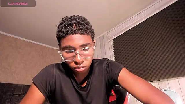 Snapshot of teylor_lovee chatting on February 22, 6:50 pm teylor lovee online show from February 22, 6:50 pm