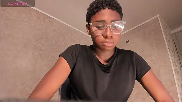 Snapshot of teylor_lovee chatting on February 24, 9:57 pm teylor lovee online show from February 24, 9:57 pm