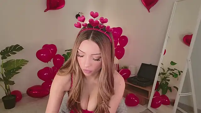 Snapshot of tinapie chatting on February 11, 1:49 pm tinapie online show from February 11, 1:49 pm