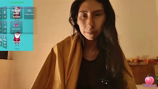 Snapshot of MoonLipsON- chatting on December 16, 3:33 am MoonLipsON- online show from December 16, 3:33 am