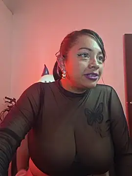 Snapshot of loreboobies1 chatting on December 5, 7:32 pm loreboobies1 online show from December 5, 7:32 pm