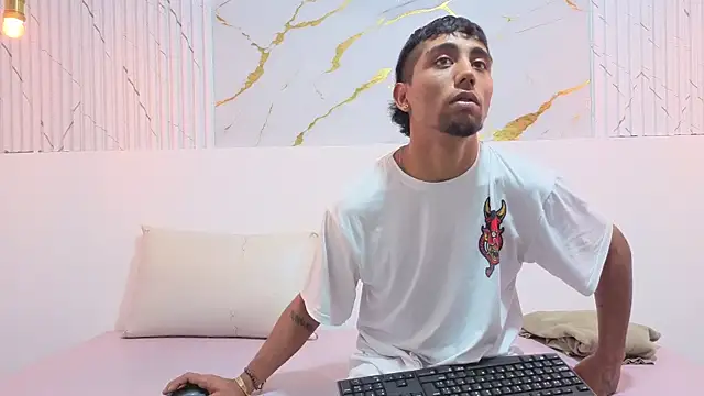 Snapshot of NatyAndAlex chatting on February 10, 10:14 pm NatyAndAlex online show from February 10, 10:14 pm