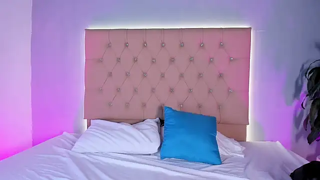 EmmaLawrence  online show from January 12, 8:14 pm