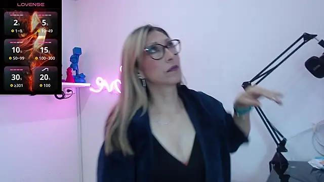 Snapshot of Scarlett_079 chatting on January 13, 11:48 am Scarlett 079 online show from January 13, 11:48 am