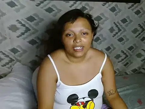 Snapshot of caro_lil chatting on February 12, 8:48 pm caro lil online show from February 12, 8:48 pm