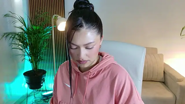 victoria   moon online show from January 7, 1:57 pm