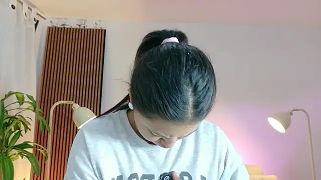 victoria   moon online show from April 17, 4:10 pm