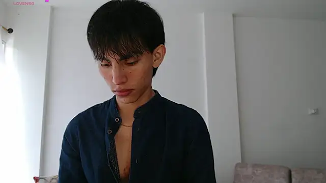 Snapshot of andrew_courtzz chatting on December 15, 7:07 pm andrew courtzz online show from December 15, 7:07 pm