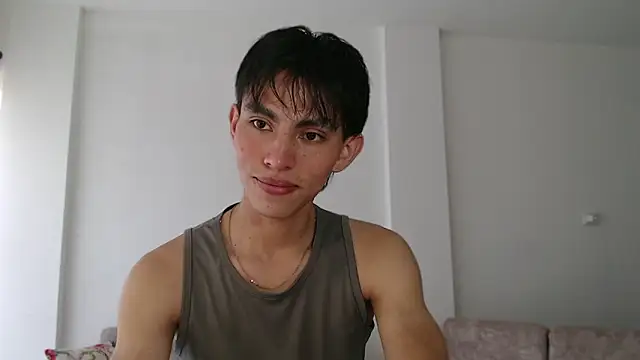 Snapshot of andrew_courtzz chatting on December 16, 8:14 pm andrew courtzz online show from December 16, 8:14 pm