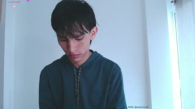 Snapshot of andrew_courtzz chatting on December 17, 7:31 pm andrew courtzz online show from December 17, 7:31 pm