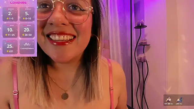 Snapshot of PandoraCherry_ chatting on December 17, 5:24 am PandoraCherry online show from December 17, 5:24 am