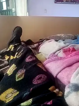 OrangishBank827 online show from December 16, 10:37 pm