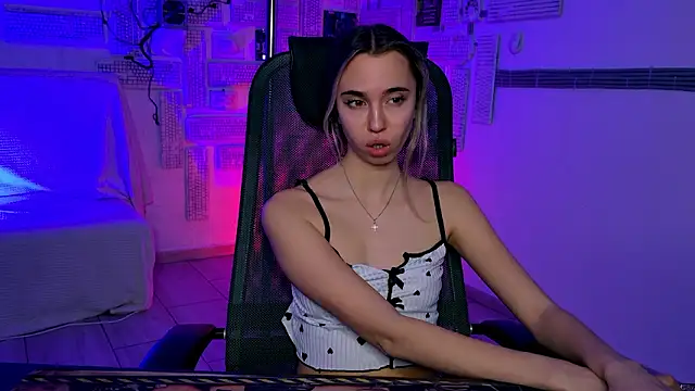 KimPorins online show from March 12, 9:43 pm