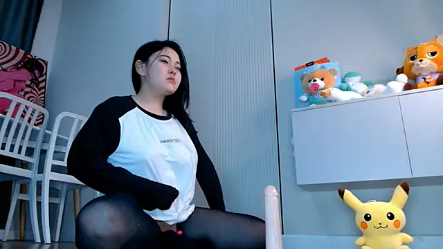 Snapshot of minji_snow chatting on April 15, 12:56 pm minji snow online show from April 15, 12:56 pm