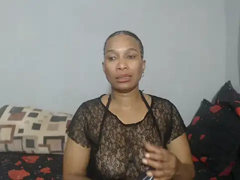 Snapshot of Phoenix_Curvelicious chatting on January 17, 12:43 pm Phoenix Curvelicious online show from January 17, 12:43 pm