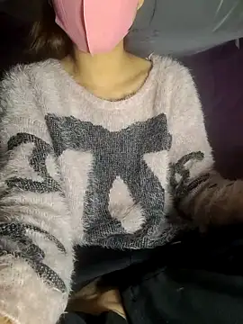 Snapshot of polly_chan chatting on December 14, 2:28 am polly chan online show from December 14, 2:28 am