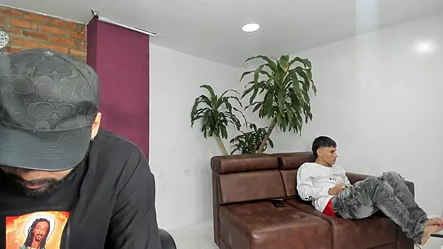 Snapshot of HotThreesoome chatting on December 15, 1:15 pm HotThreesoome online show from December 15, 1:15 pm