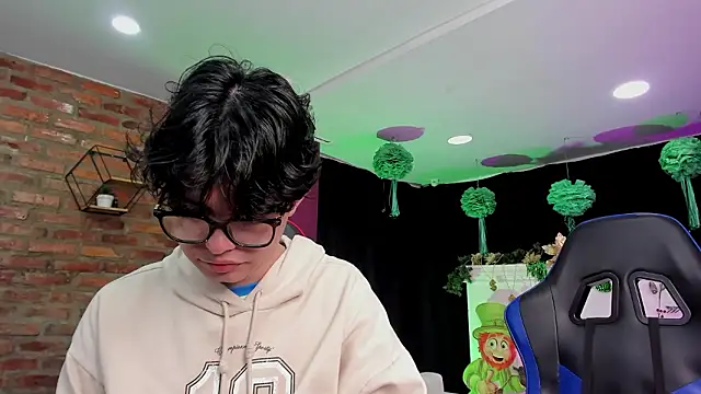 HotThreesoome online show from March 20, 12:32 pm