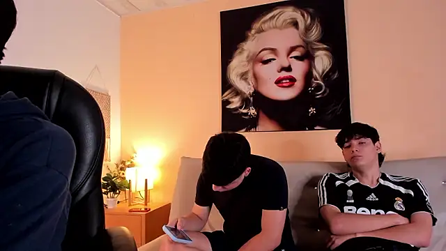 HotThreesoome online show from March 24, 12:32 pm