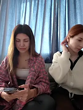 Snapshot of Zona52 chatting on December 18, 7:36 am Zona52 online show from December 18, 7:36 am