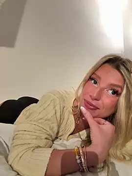 Snapshot of lilavv chatting on March 22, 10:24 pm lilavv online show from March 22, 10:24 pm