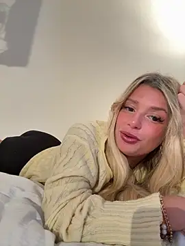 Snapshot of lilavv chatting on March 23, 1:26 pm lilavv online show from March 23, 1:26 pm