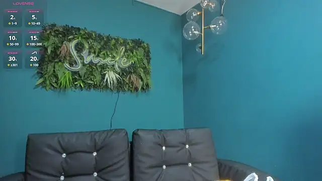 Snapshot of ZiaCooper_ chatting on December 15, 12:20 pm ZiaCooper online show from December 15, 12:20 pm