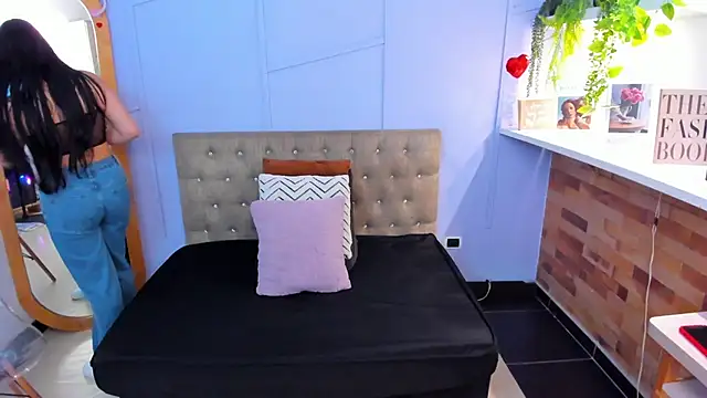 Snapshot of maiterivas chatting on December 15, 8:02 pm maiterivas online show from December 15, 8:02 pm