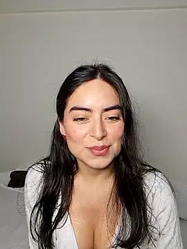 Snapshot of saasha_Petit chatting on February 3, 10:20 am saasha Petit online show from February 3, 10:20 am