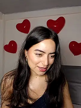 Snapshot of saasha_Petit chatting on February 13, 10:33 am saasha Petit online show from February 13, 10:33 am