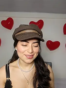 Snapshot of saasha_Petit chatting on February 17, 10:23 am saasha Petit online show from February 17, 10:23 am