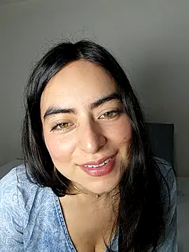 Snapshot of saasha_Petit chatting on March 2, 11:06 am saasha Petit online show from March 2, 11:06 am