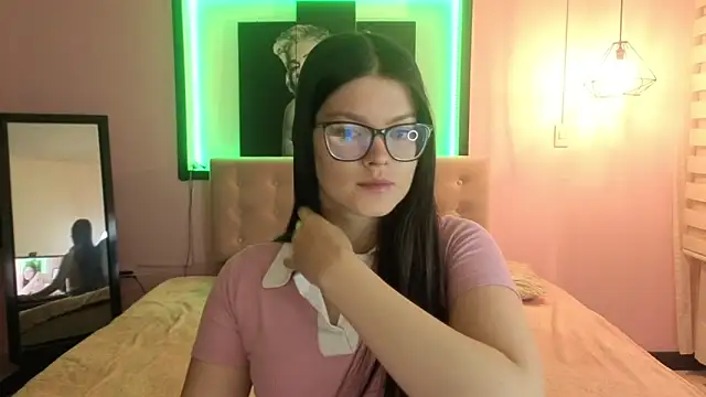Snapshot of Sara_valderrama_ chatting on June 13, 3:32 pm Sara valderrama online show from June 13, 3:32 pm