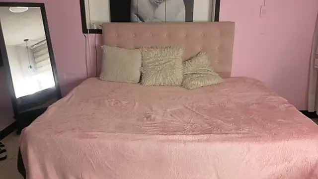 Snapshot of Sara_valderrama_ chatting on July 11, 2:31 pm Sara valderrama online show from July 11, 2:31 pm