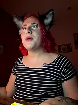 Snapshot of alien_ate_red chatting on December 16, 8:58 pm alien ate red online show from December 16, 8:58 pm