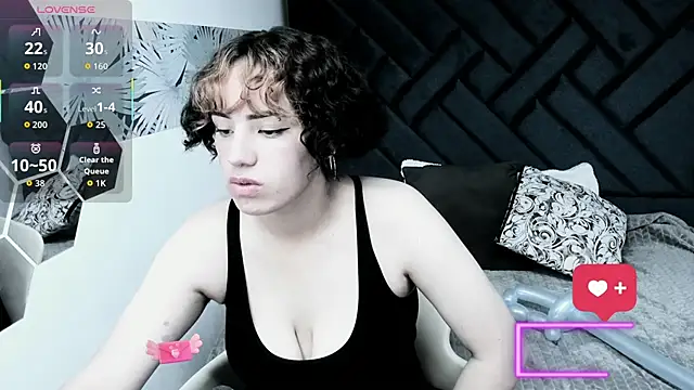 Snapshot of Kiara_Fox__ chatting on December 17, 8:59 pm Kiara Fox online show from December 17, 8:59 pm