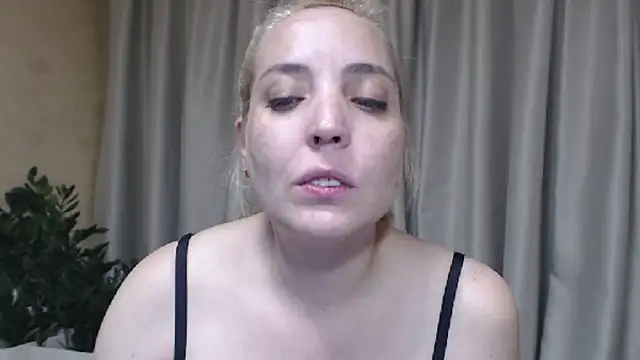 Snapshot of sweetpussy chatting on June 27, 3:39 pm sweetpussy online show from June 27, 3:39 pm