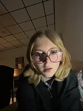 Snapshot of Milly-Kiss chatting on January 6, 8:45 pm Milly-Kiss online show from January 6, 8:45 pm