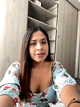 Snapshot of Alana-fox chatting on December 17, 4:57 pm Alana-fox online show from December 17, 4:57 pm