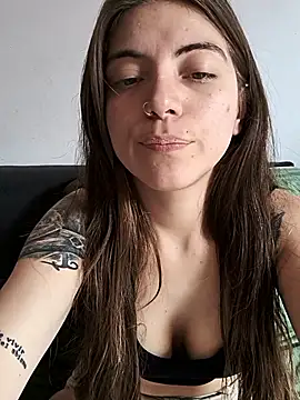 Snapshot of Ceciihot chatting on January 6, 4:00 pm Ceciihot online show from January 6, 4:00 pm