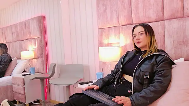 HeatherHazell online show from December 16, 3:00 am