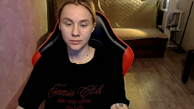 MiaBun1 online show from April 4, 2:25 pm